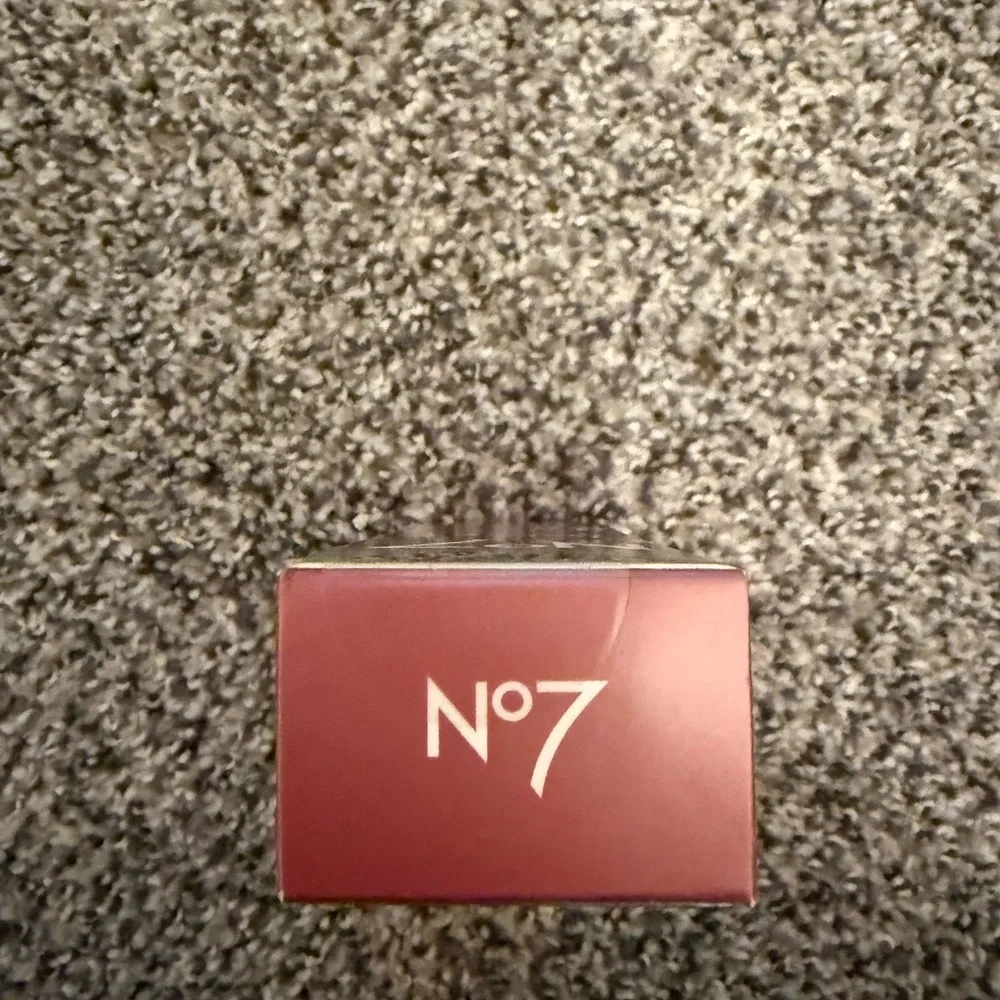 No 7 restore and renew serum - Picture 6 of 6